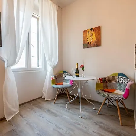 Old Romantic 3 Apartment Pula