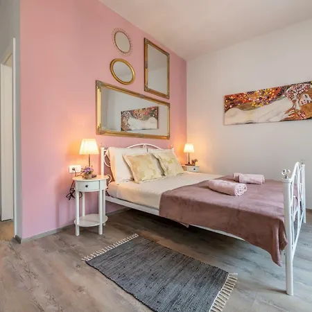 Old Romantic 3 Apartmán *