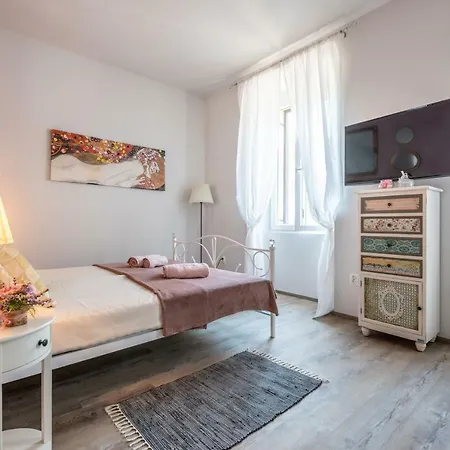 Old Romantic 3 * Pula