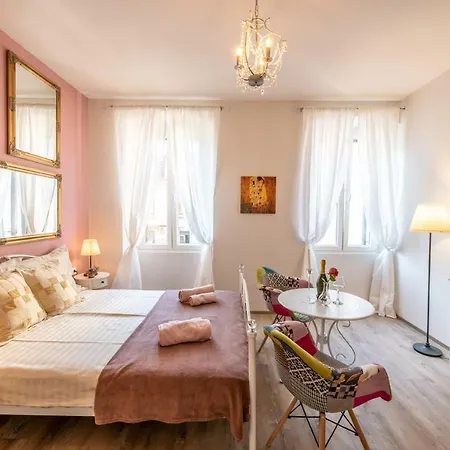 Old Romantic 3 Apartment Pula