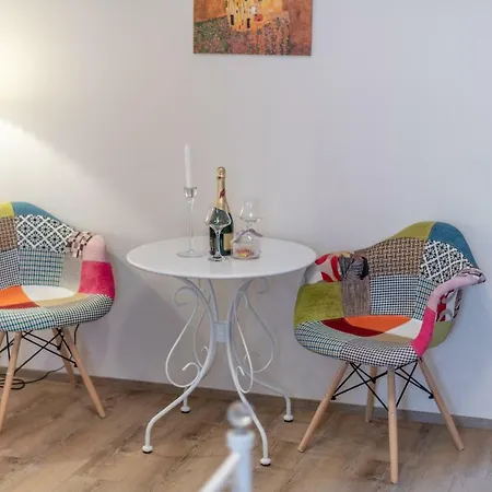 Old Romantic 3 Apartment *