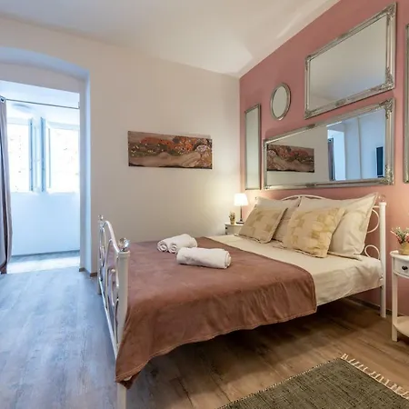 Apartment Old Romantic 3 Pula