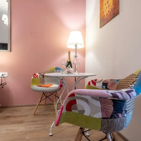 Old Romantic 3 Apartment