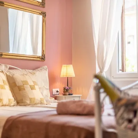 Old Romantic 3 Apartment