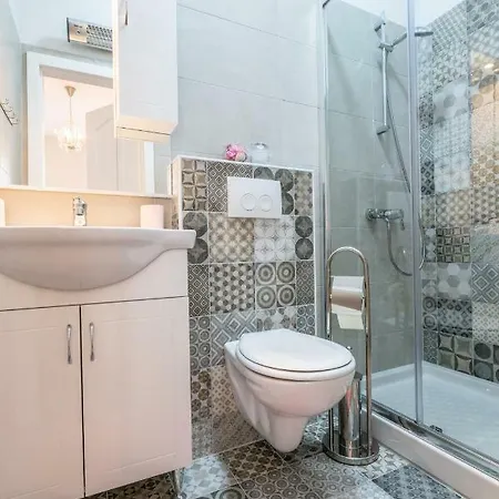 Old Romantic 3 Apartman Póla