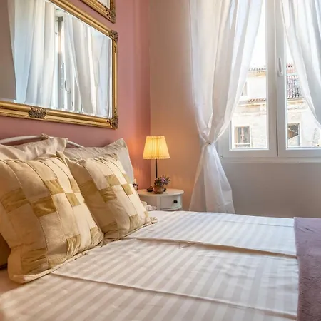 Old Romantic 3 Apartman Póla