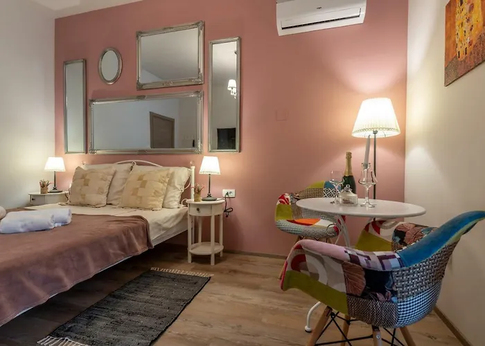 Old Romantic 3 * Pula